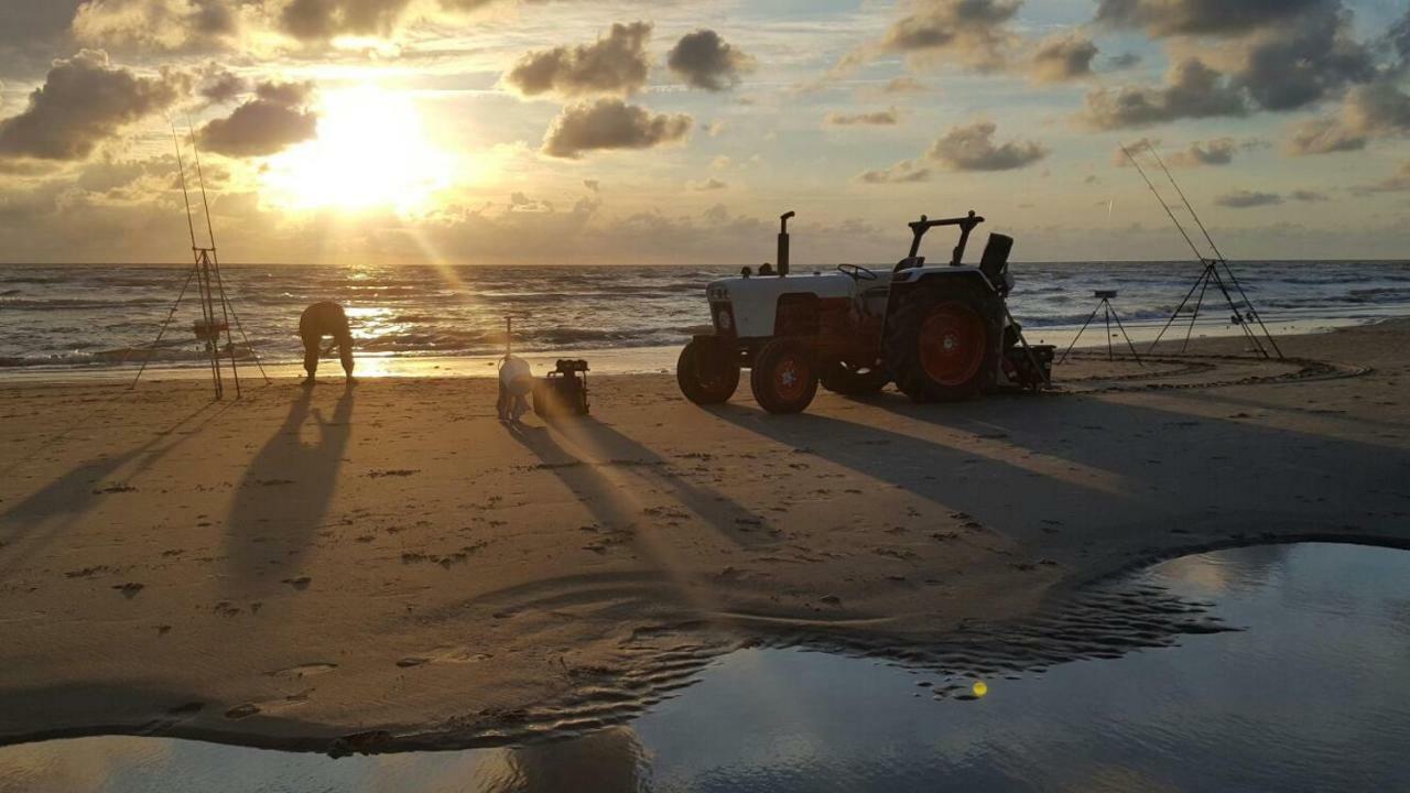 Buitenhuis Egmond Egmond aan den Hoef Buitenkant foto
