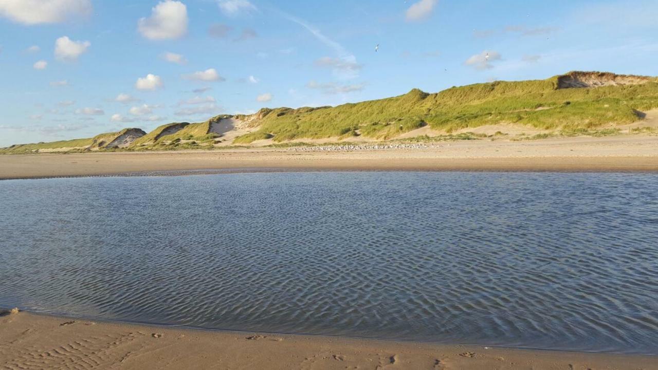 Buitenhuis Egmond Egmond aan den Hoef Buitenkant foto