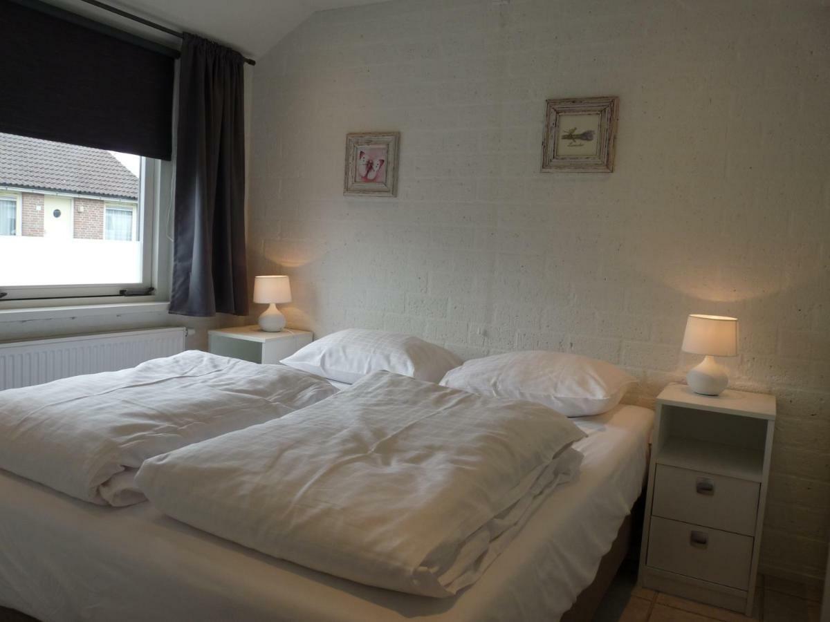 Buitenhuis Egmond Egmond aan den Hoef Buitenkant foto